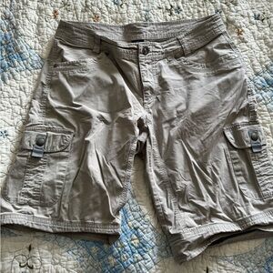 Kuhl size 8 cargo shorts